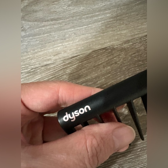 Dyson Detangling Comb in Rose Gold - Picture 2 of 3
